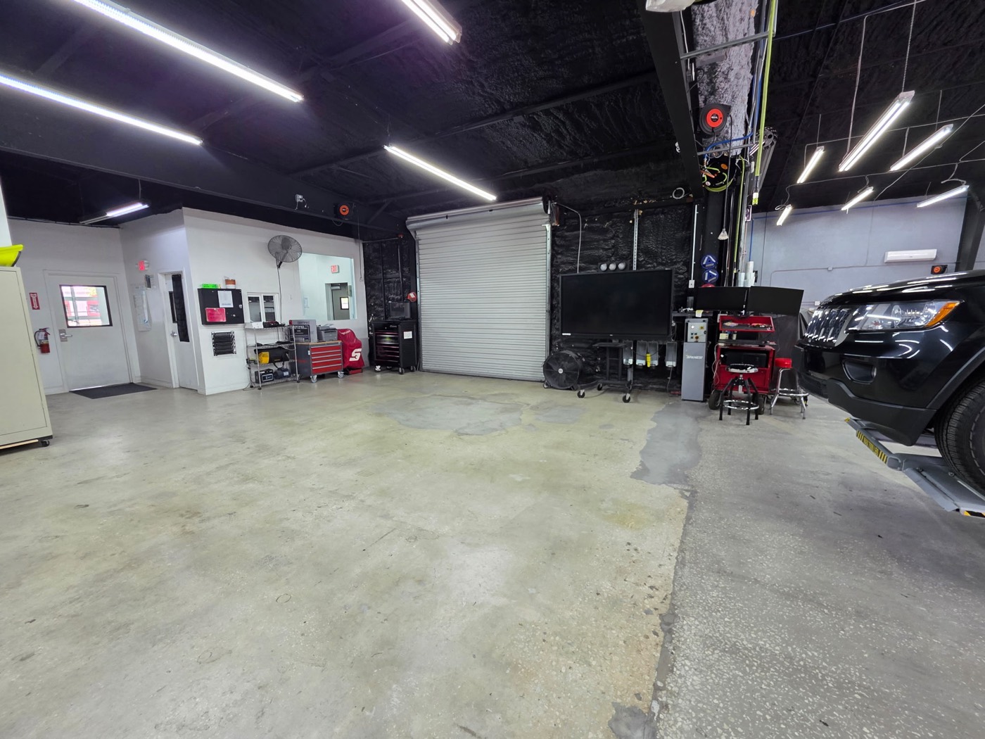 Inside the Collision Center Orlando production floor — a clean, organized collision repair facility in Orlando Inside the Collision Center Orlando production floor — a clean, organized collision repair facility in Orlando